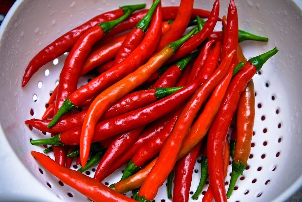 It is recommended to add chilies to dishes in small quantities and fresh.